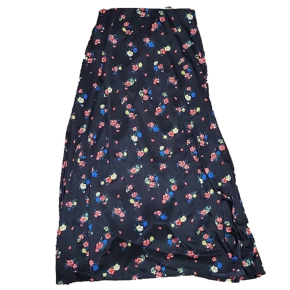 Mo&co Rose Print Slit Skirt XS - Picture 6 of 10